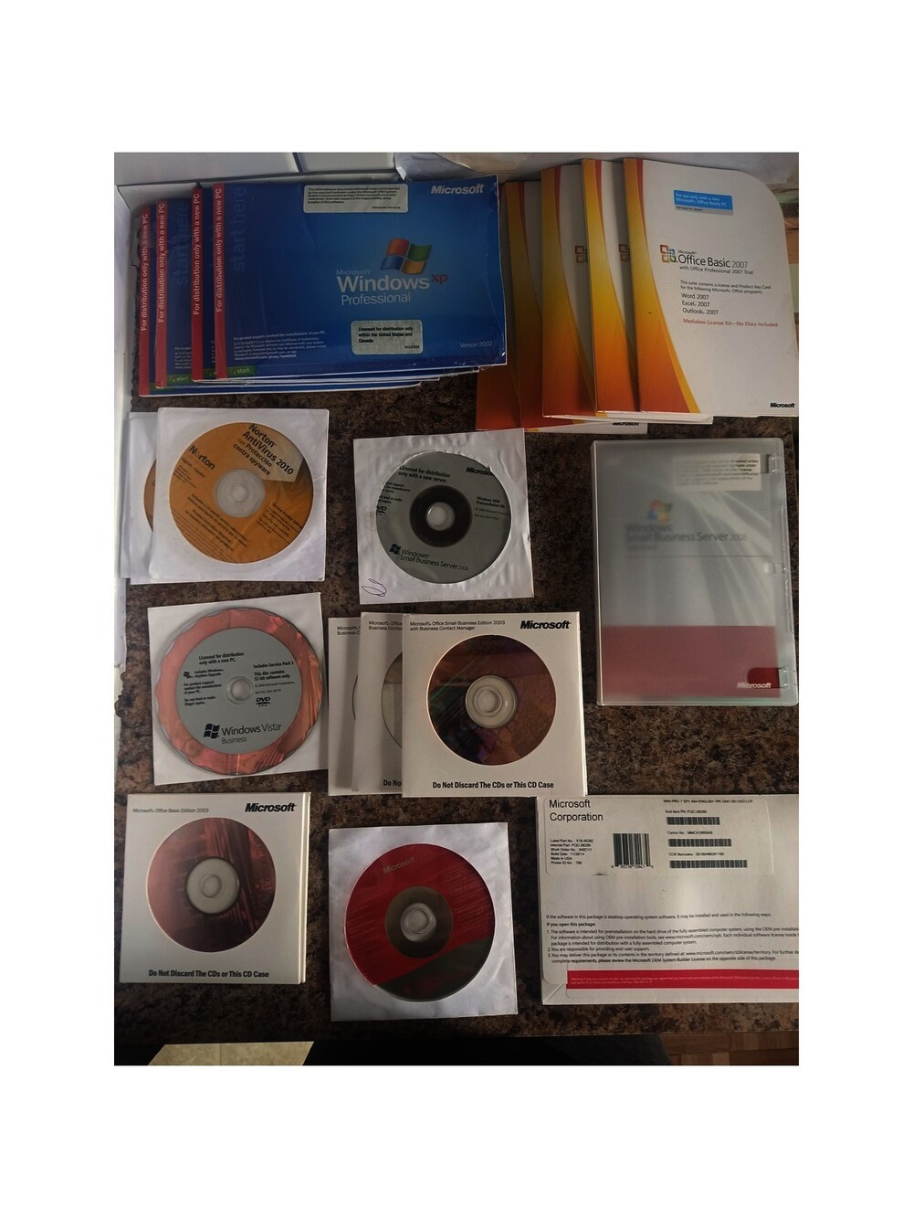 Lot of 14 Licenses OEM Disks, Microsoft XP, Office, Server 2003 Vista & Mor…